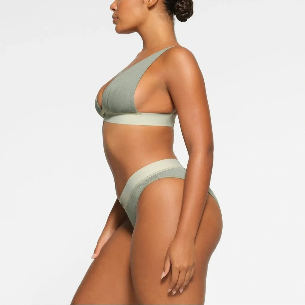SKIMS Plunge Bralette Mineral Sage Green Small - Picture 2 of 11